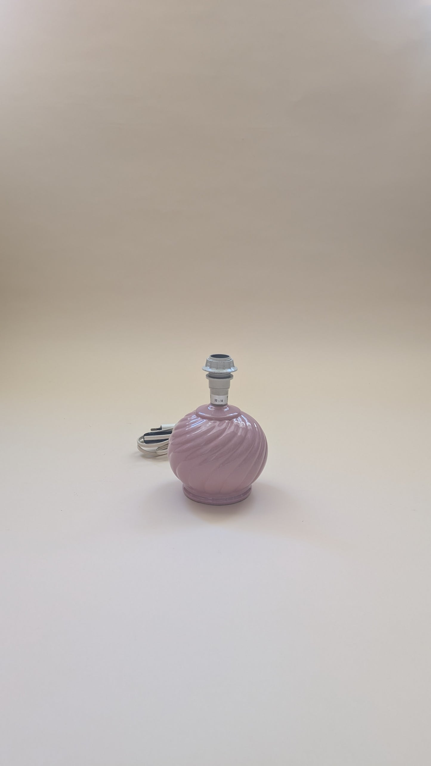 Petit pied lampe en céramique rose bonbon