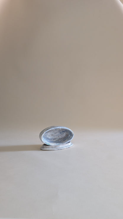 Boîte ovale en céramique marbrée