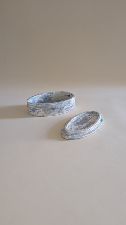 Boîte ovale en céramique marbrée