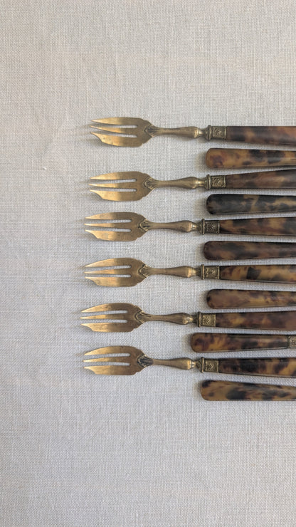 Ensemble de 12 fourchettes à gâteau anciennes