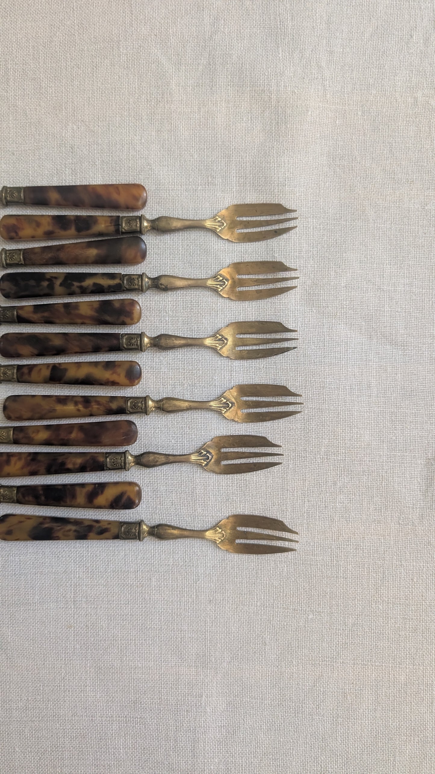 Ensemble de 12 fourchettes à gâteau anciennes