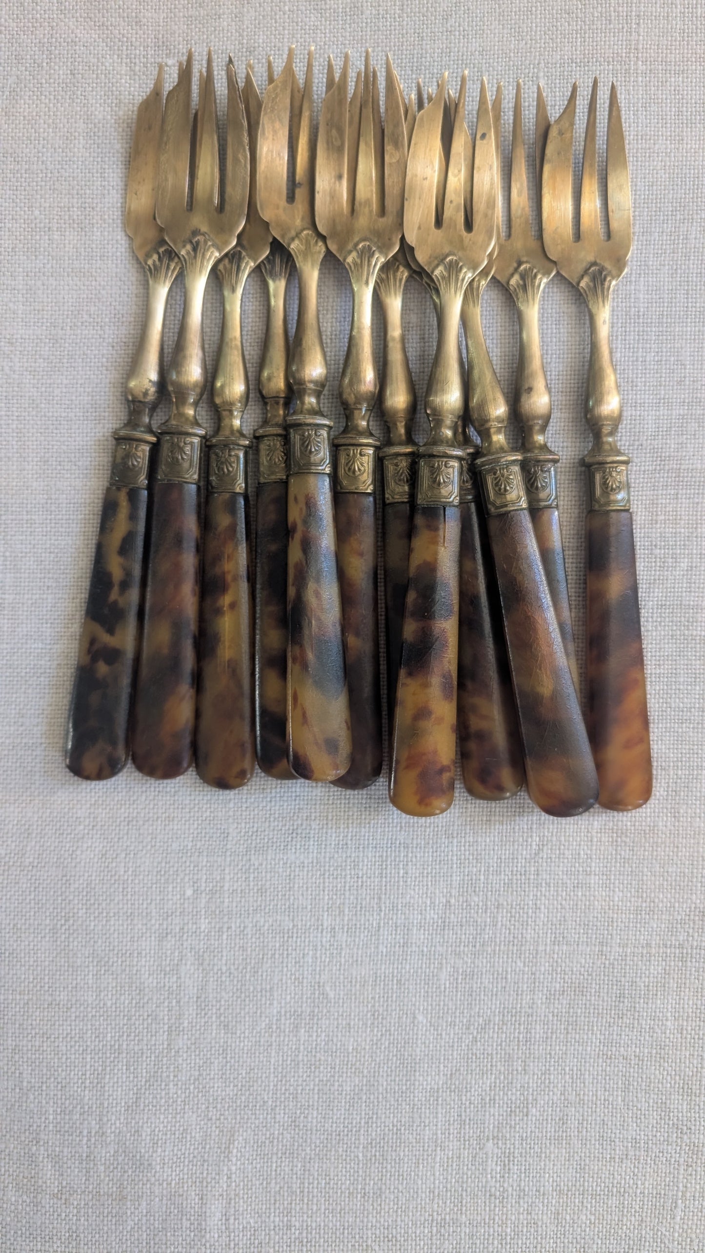Ensemble de 12 fourchettes à gâteau anciennes