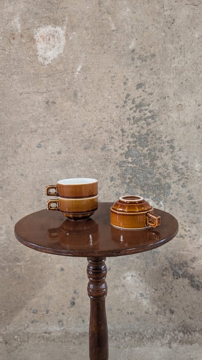 Trio de tasses en grès marron