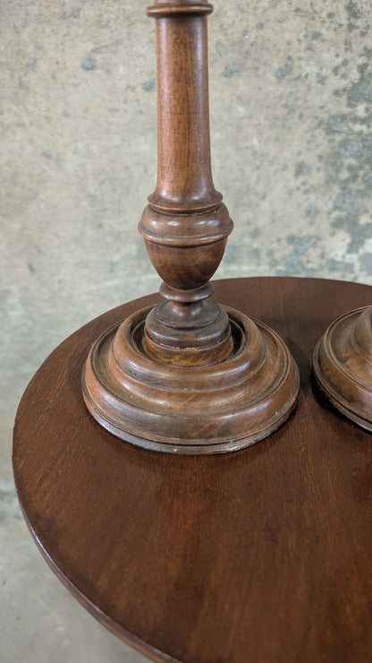 Paire de bougeoirs en bois tourné