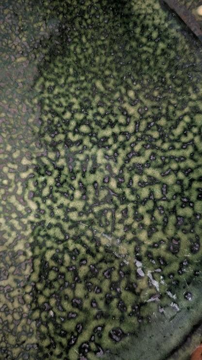 Plat en grès vert