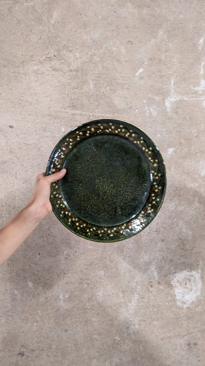 Plat en grès vert
