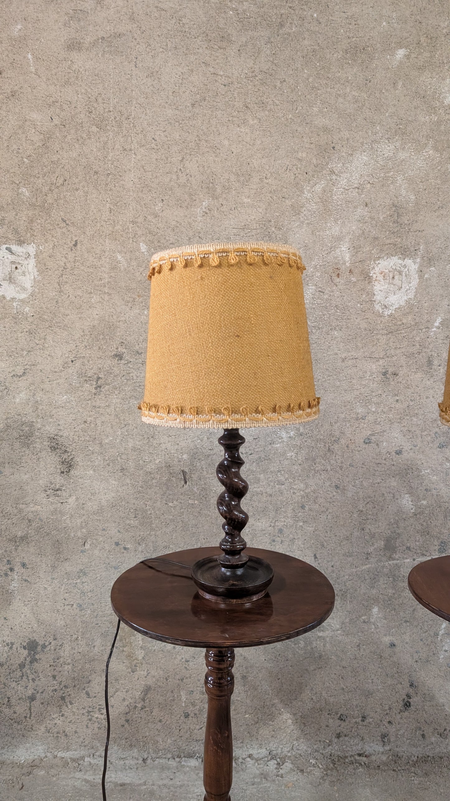Paire de lampes en bois tourné