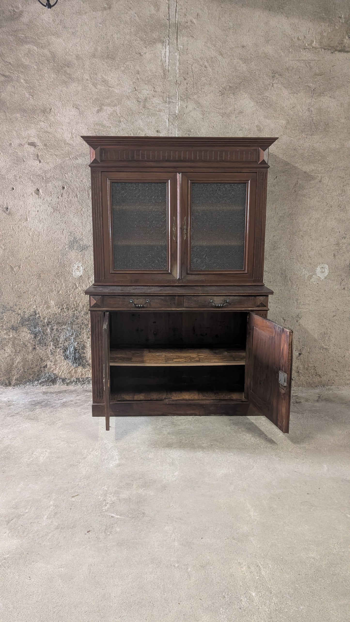 Buffet vitrine en bois massif