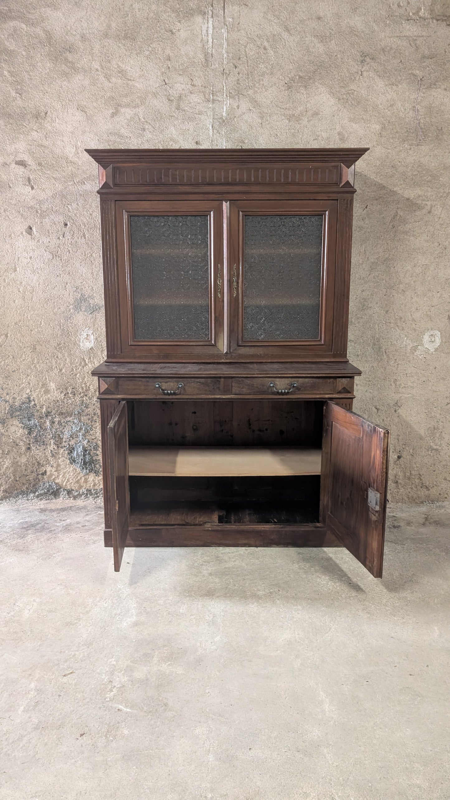 Buffet vitrine en bois massif