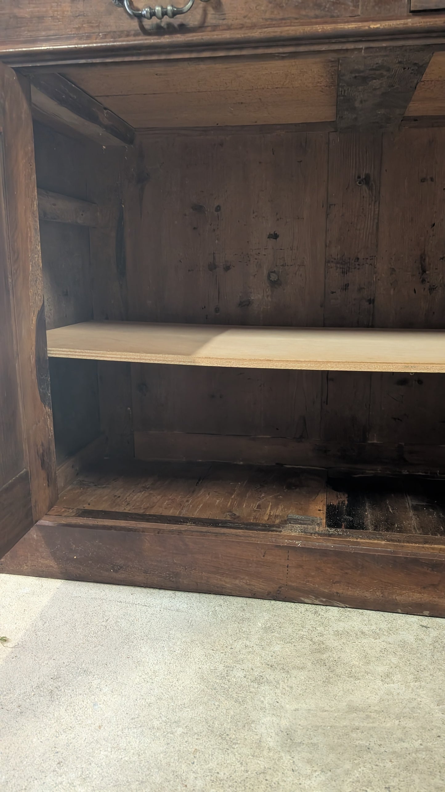 Buffet vitrine en bois massif