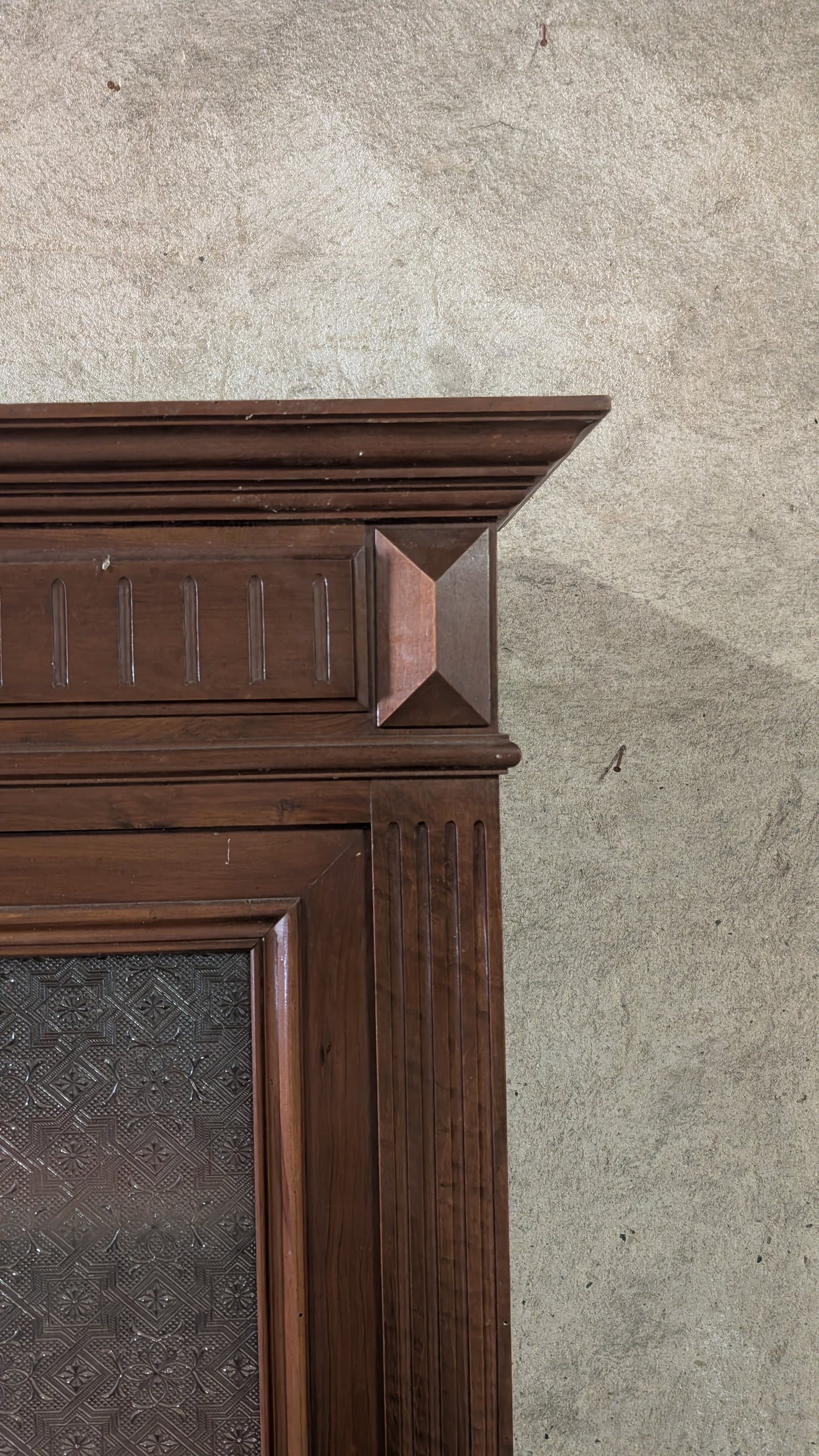 Buffet vitrine en bois massif