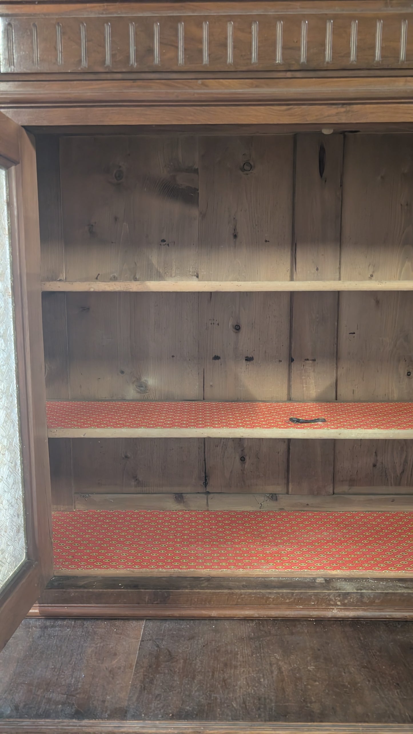 Buffet vitrine en bois massif