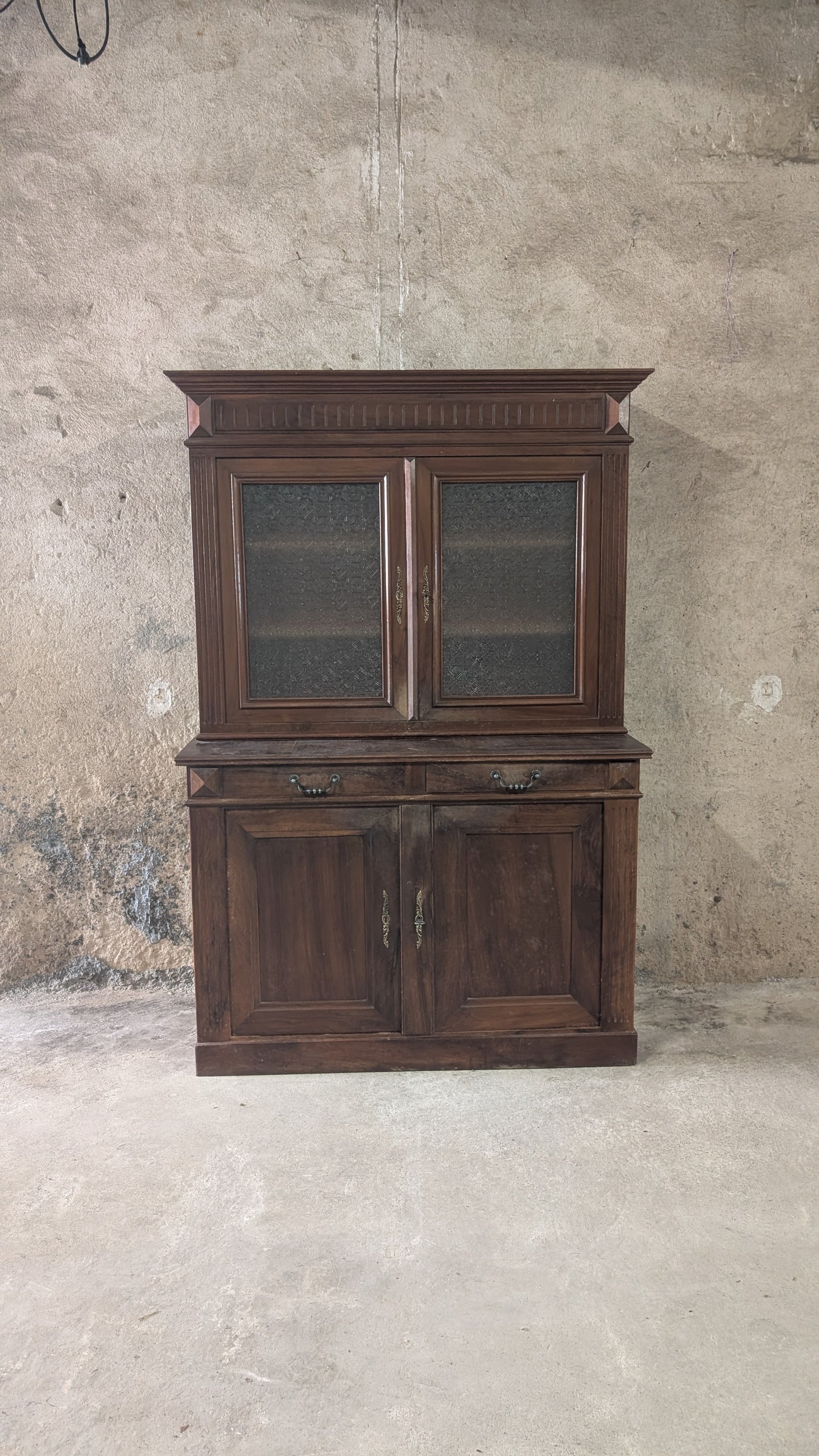 Buffet vitrine en bois massif