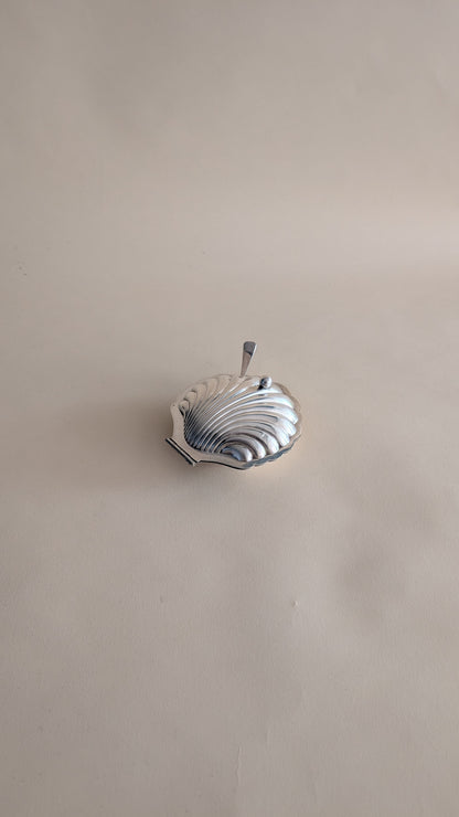 Beurrier en métal argenté avec son couteau