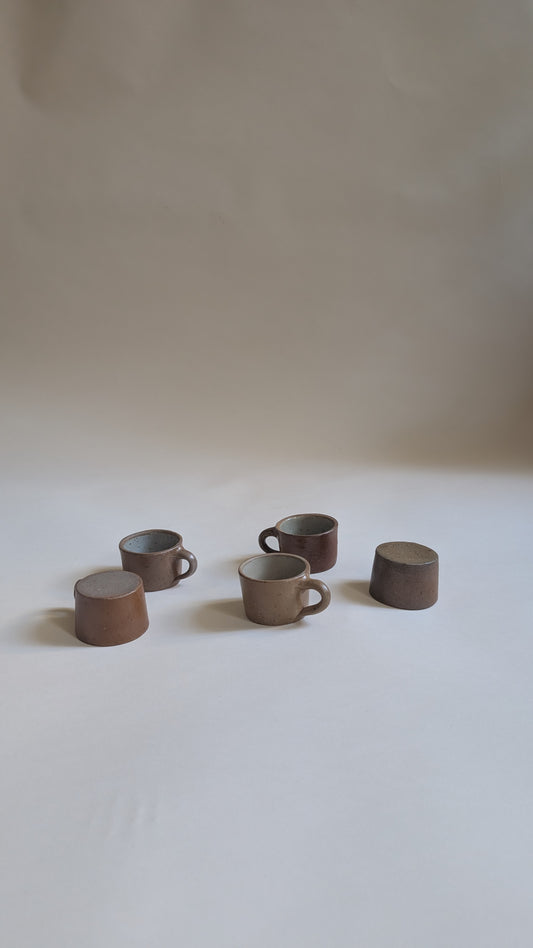Lot de 5 tasses en grès marron