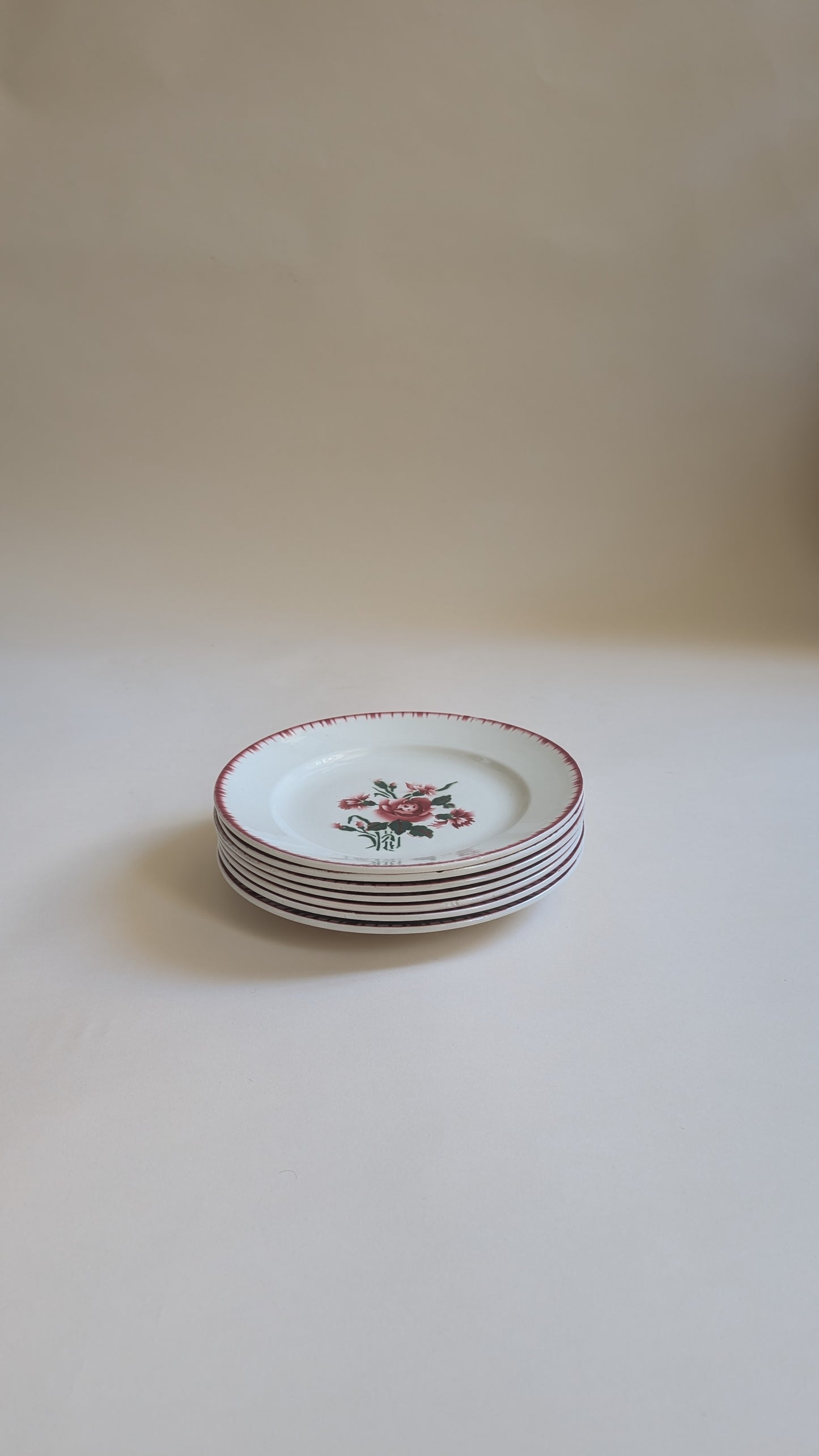 Ensemble de 7 assiettes Sarreguemines et Digoin, Yvette