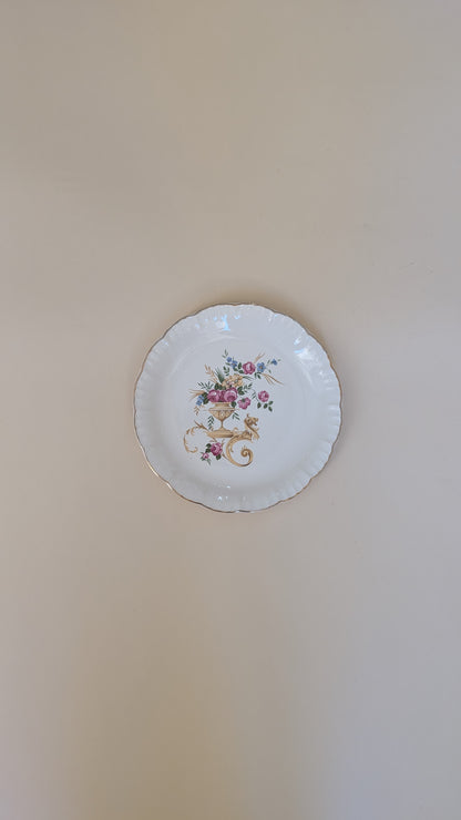 Ensemble de 14 assiettes dépareillées