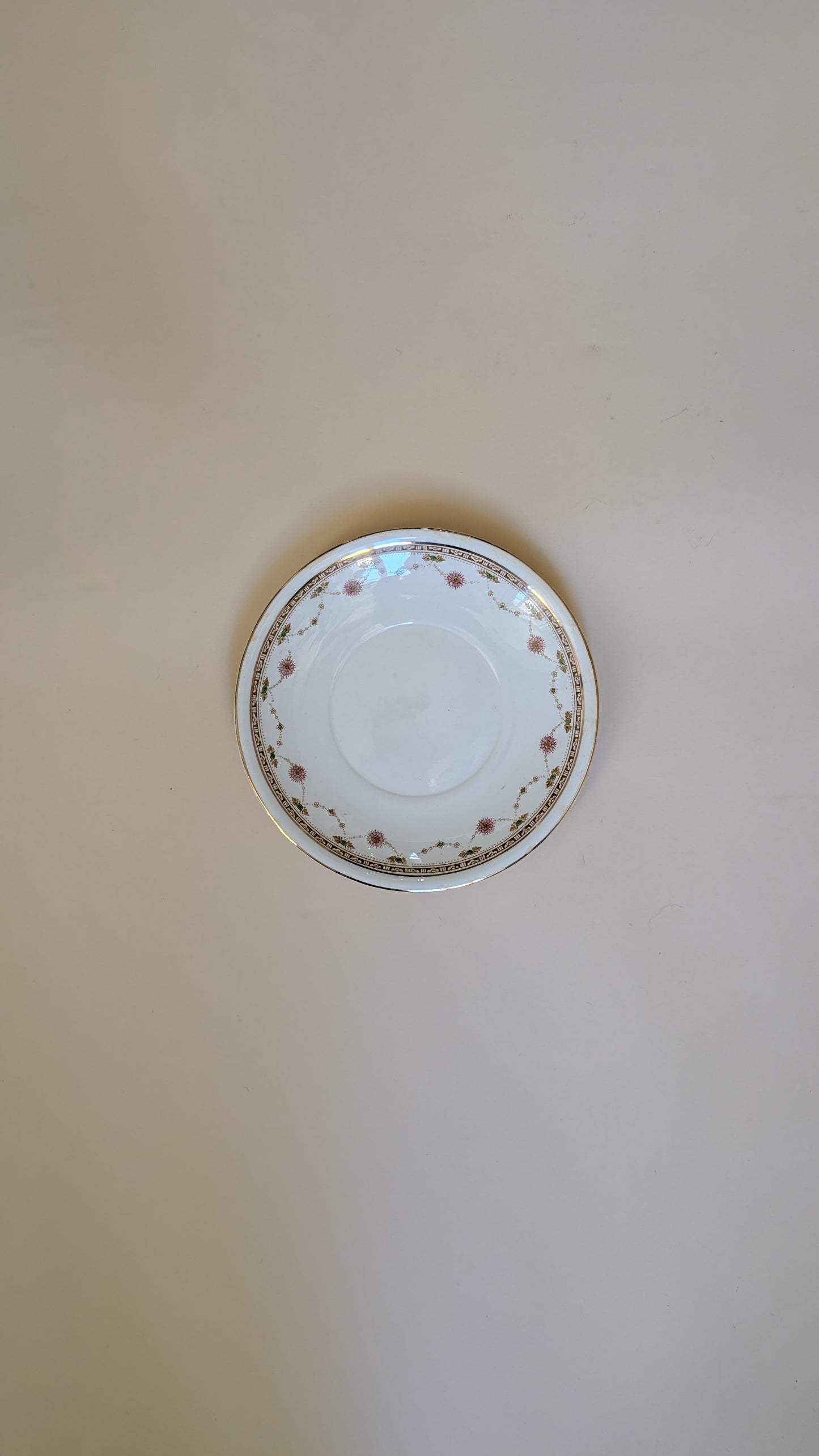 Ensemble de 14 assiettes dépareillées
