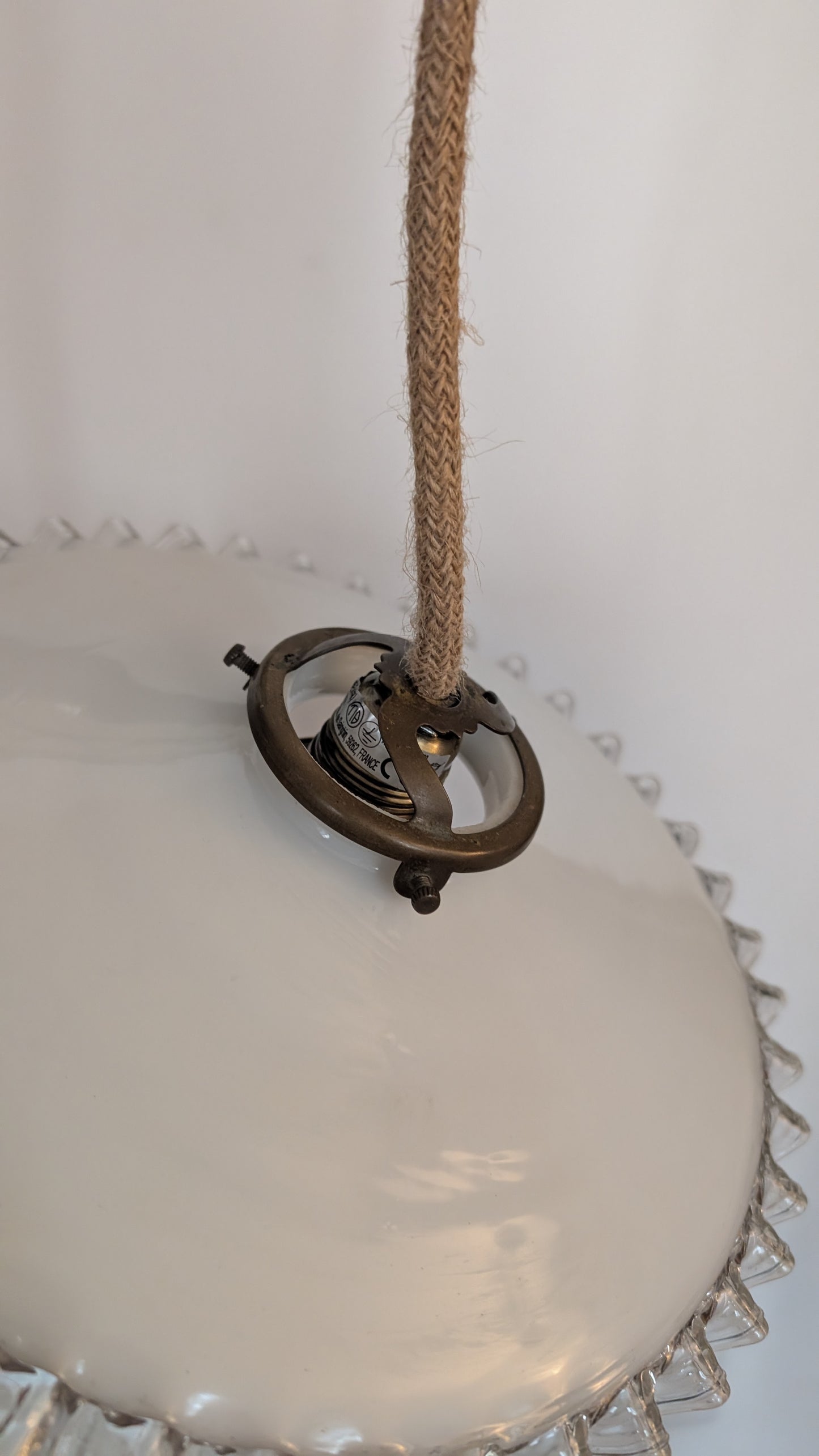 Suspension opaline blanche