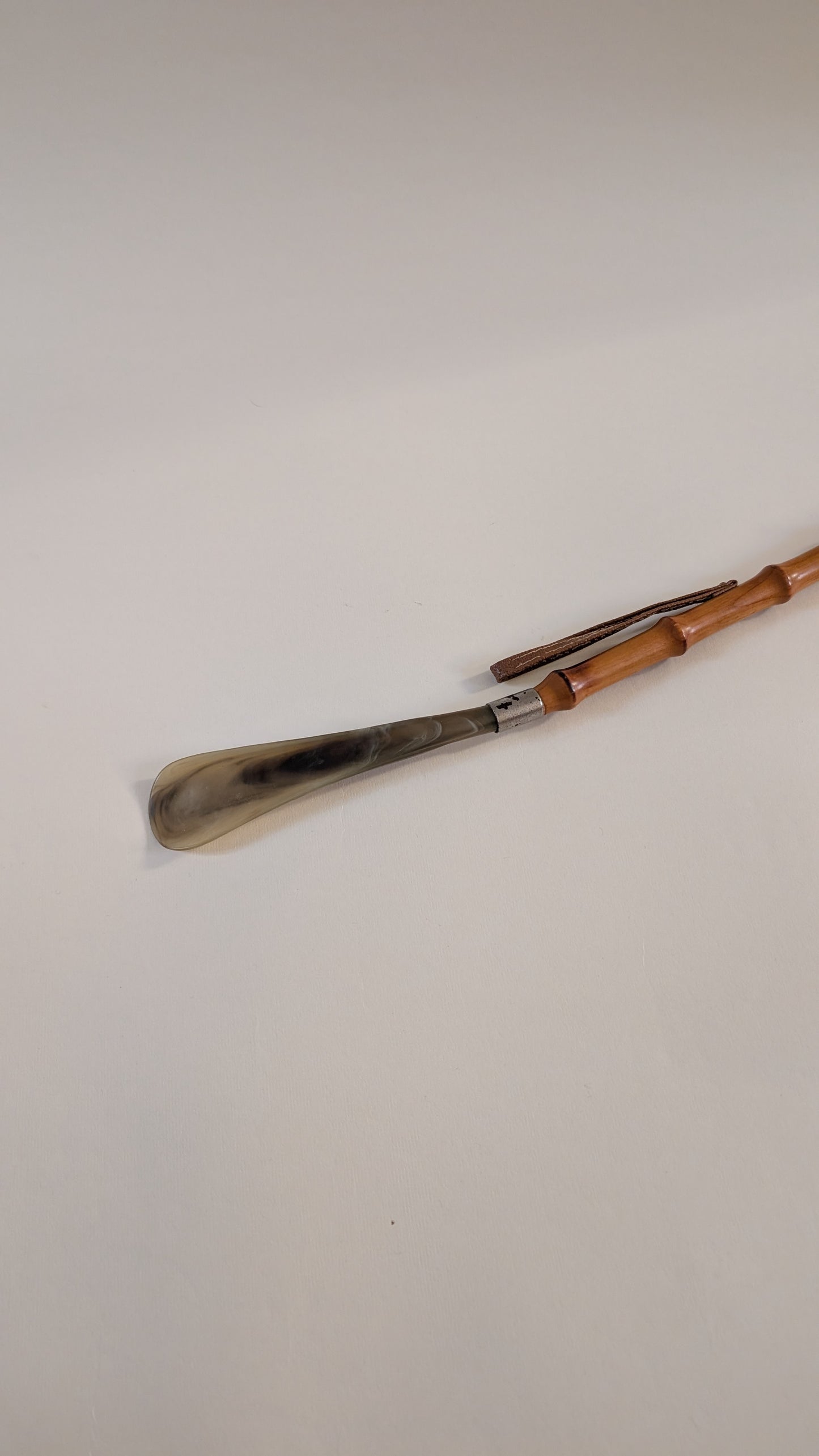 Chausse-pied & gratte-dos 2-en-1, manche en bambou