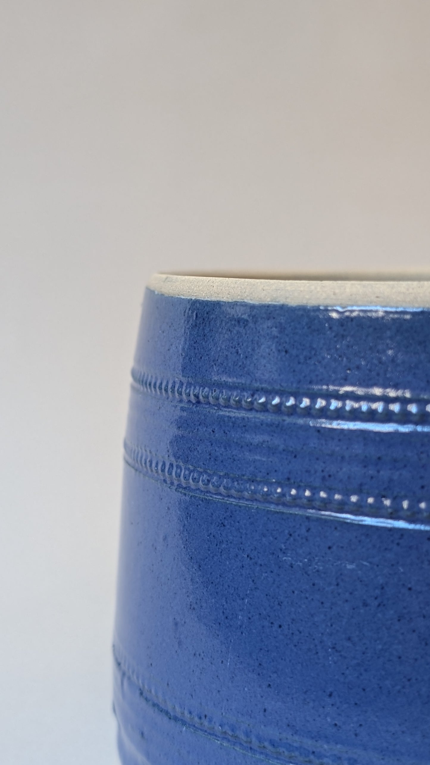 CACHE-POT EN CERAMIQUE