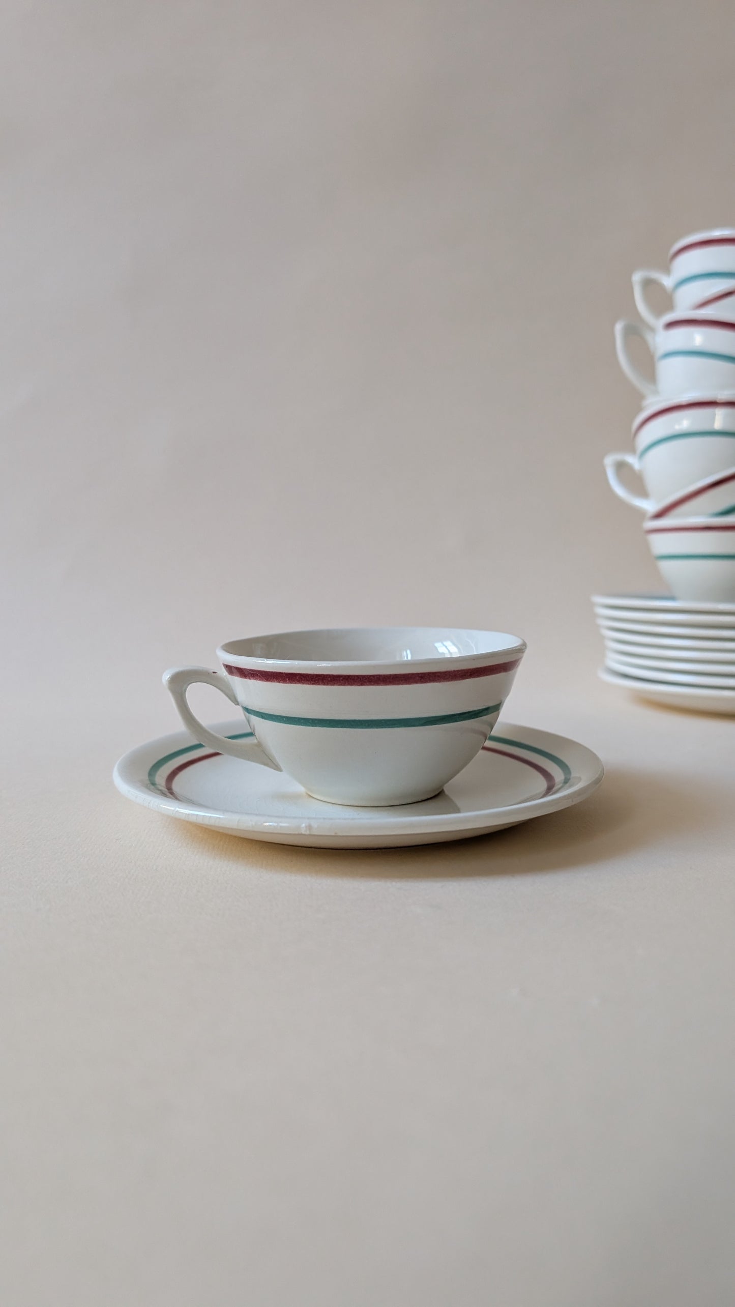 9 TASSES & COUPELLES