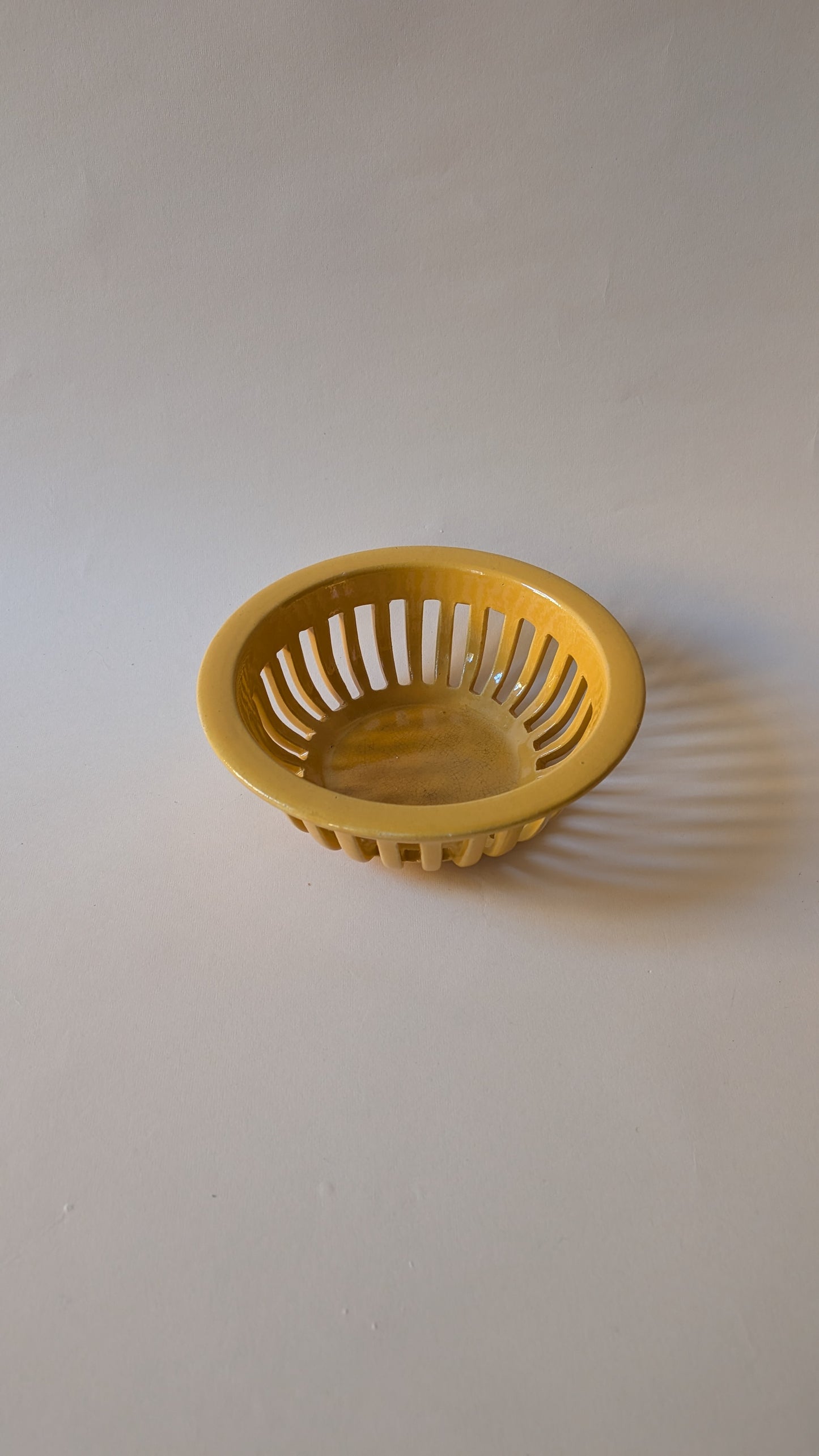 CORBEILLE EN CERAMIQUE