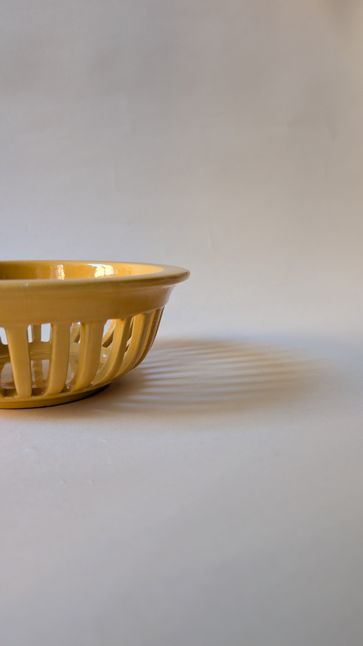 CORBEILLE EN CERAMIQUE