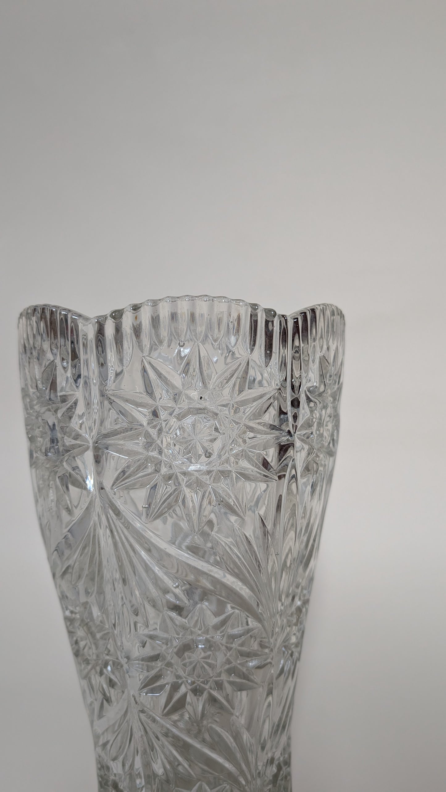VASE EN VERRE CISELÉ