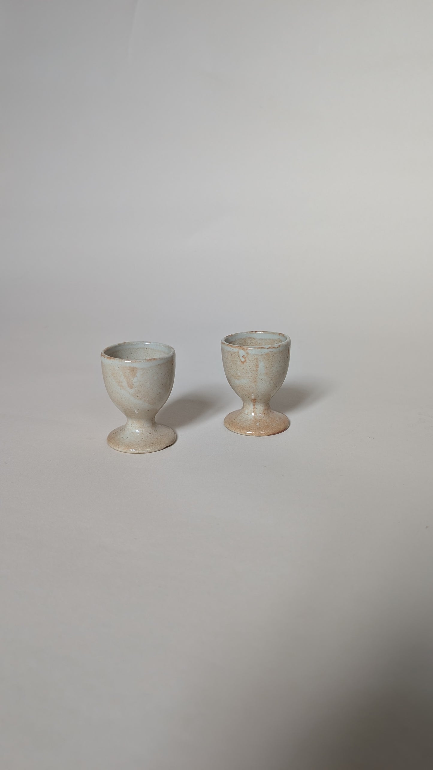 PAIRE DE COQUETIERS EN GRÈS