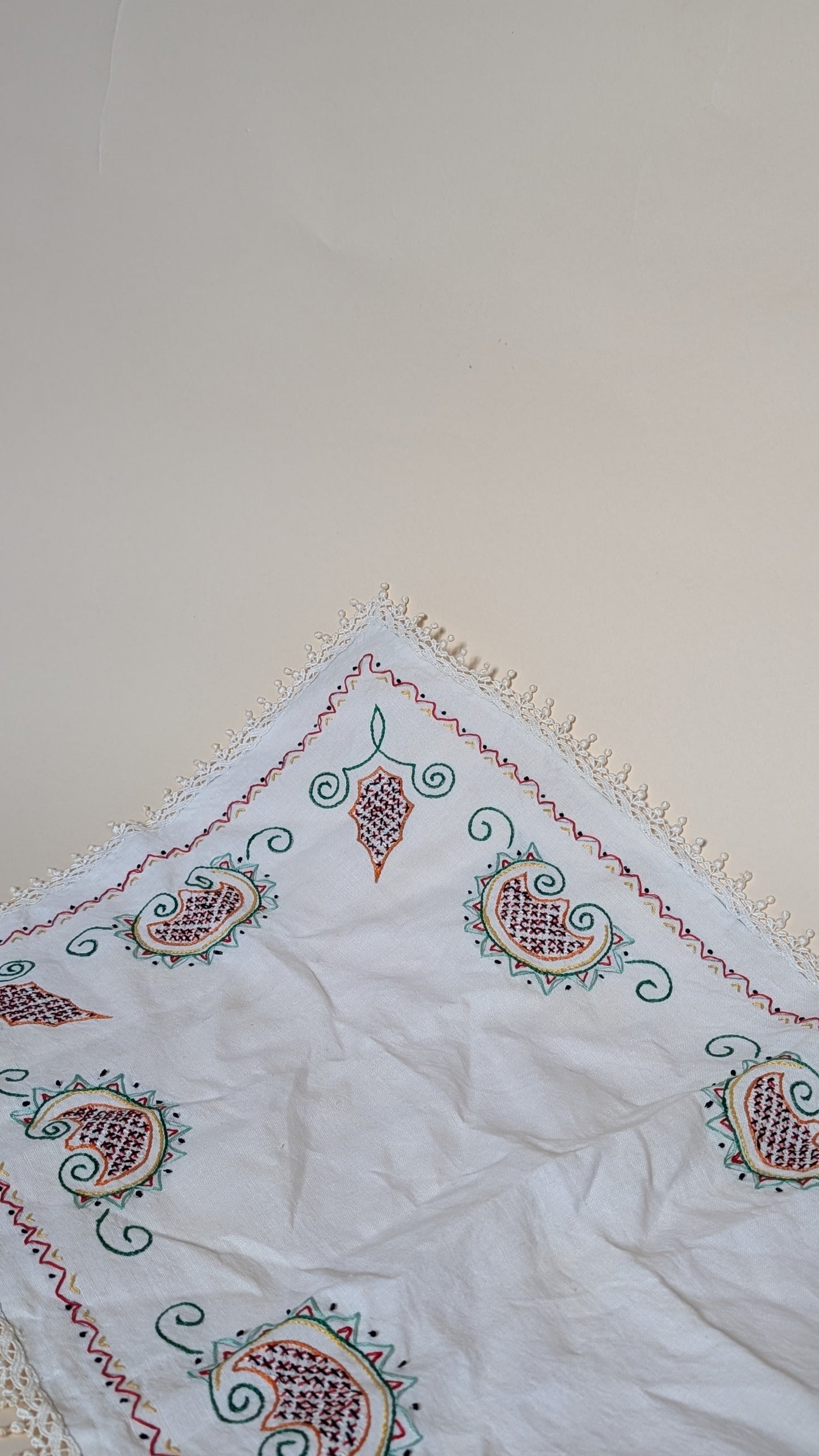 PETITE NAPPE BRODÉE