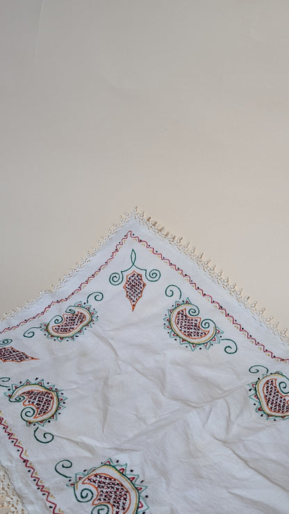 PETITE NAPPE BRODÉE