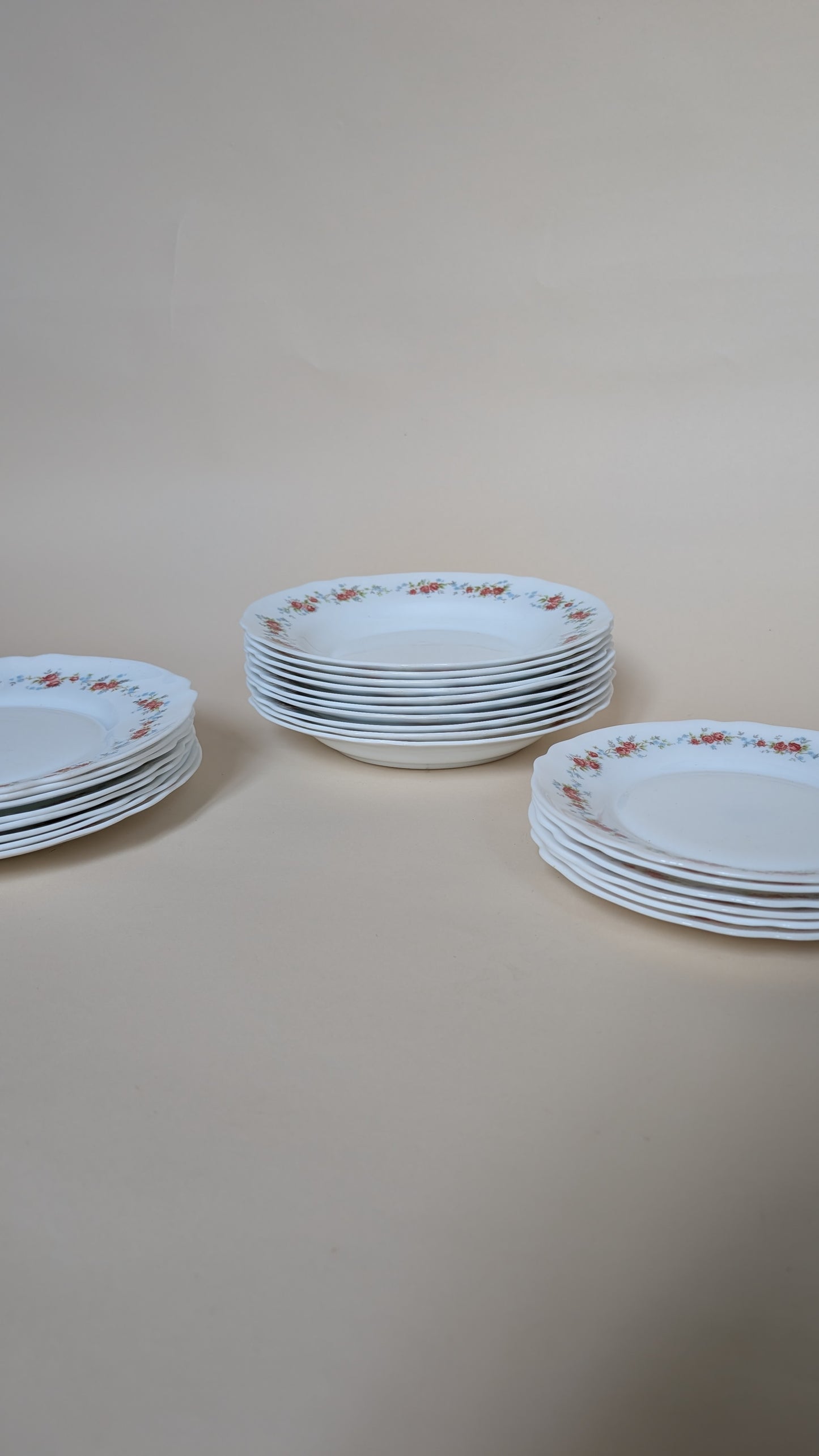 8 ASSIETTES PLATES