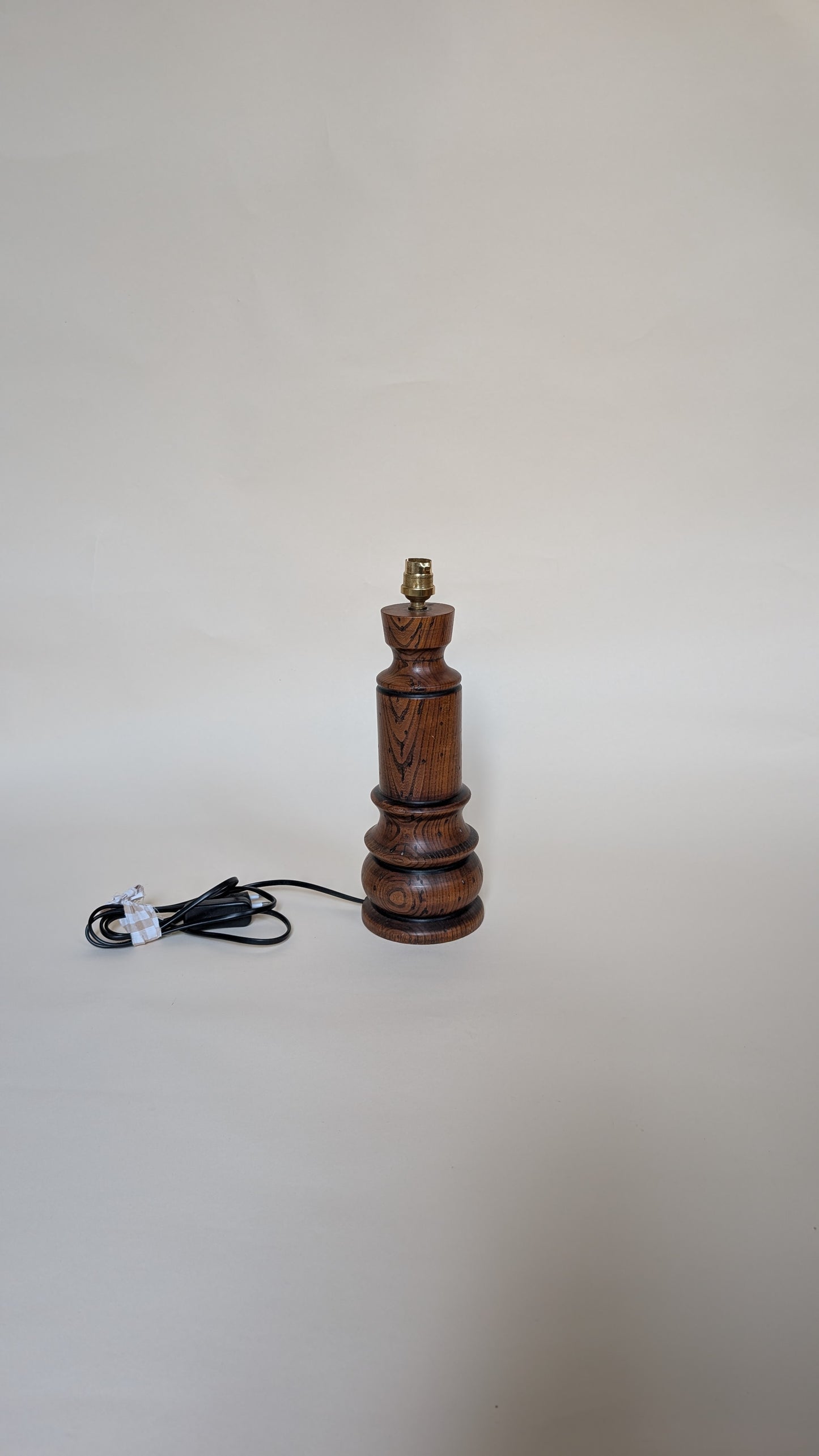 LAMPE EN BOIS BRUN