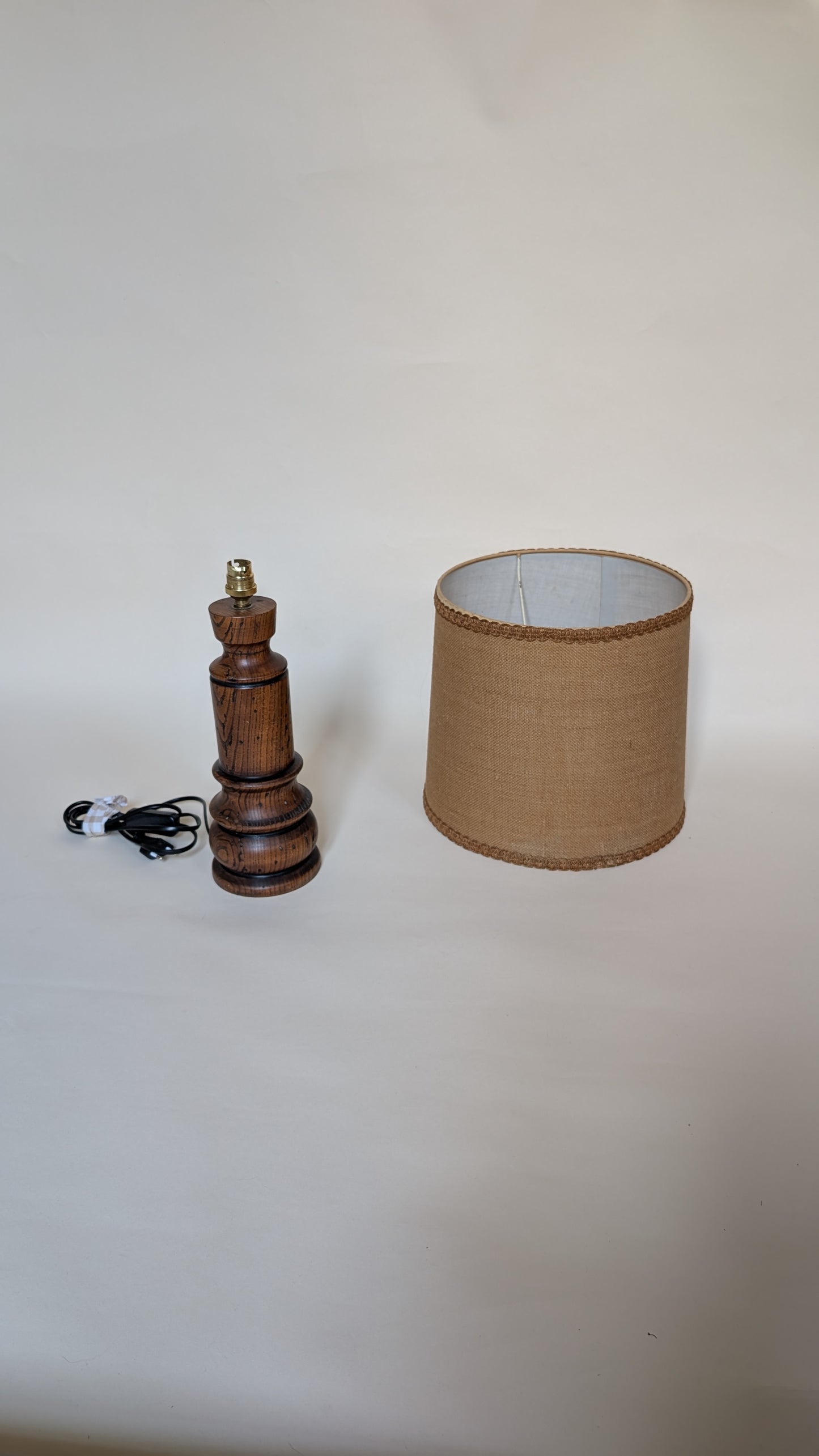 LAMPE EN BOIS BRUN