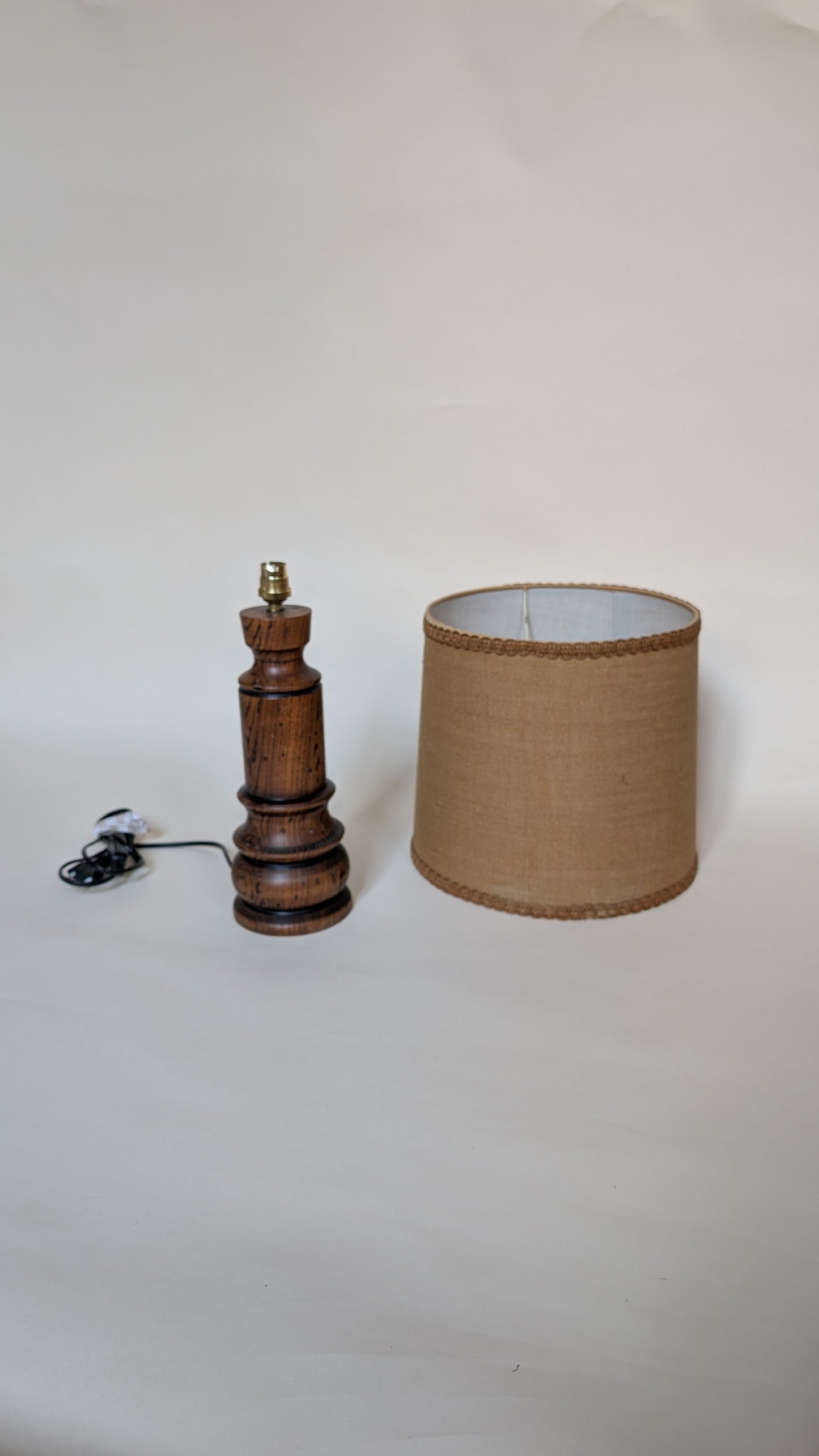 LAMPE EN BOIS BRUN