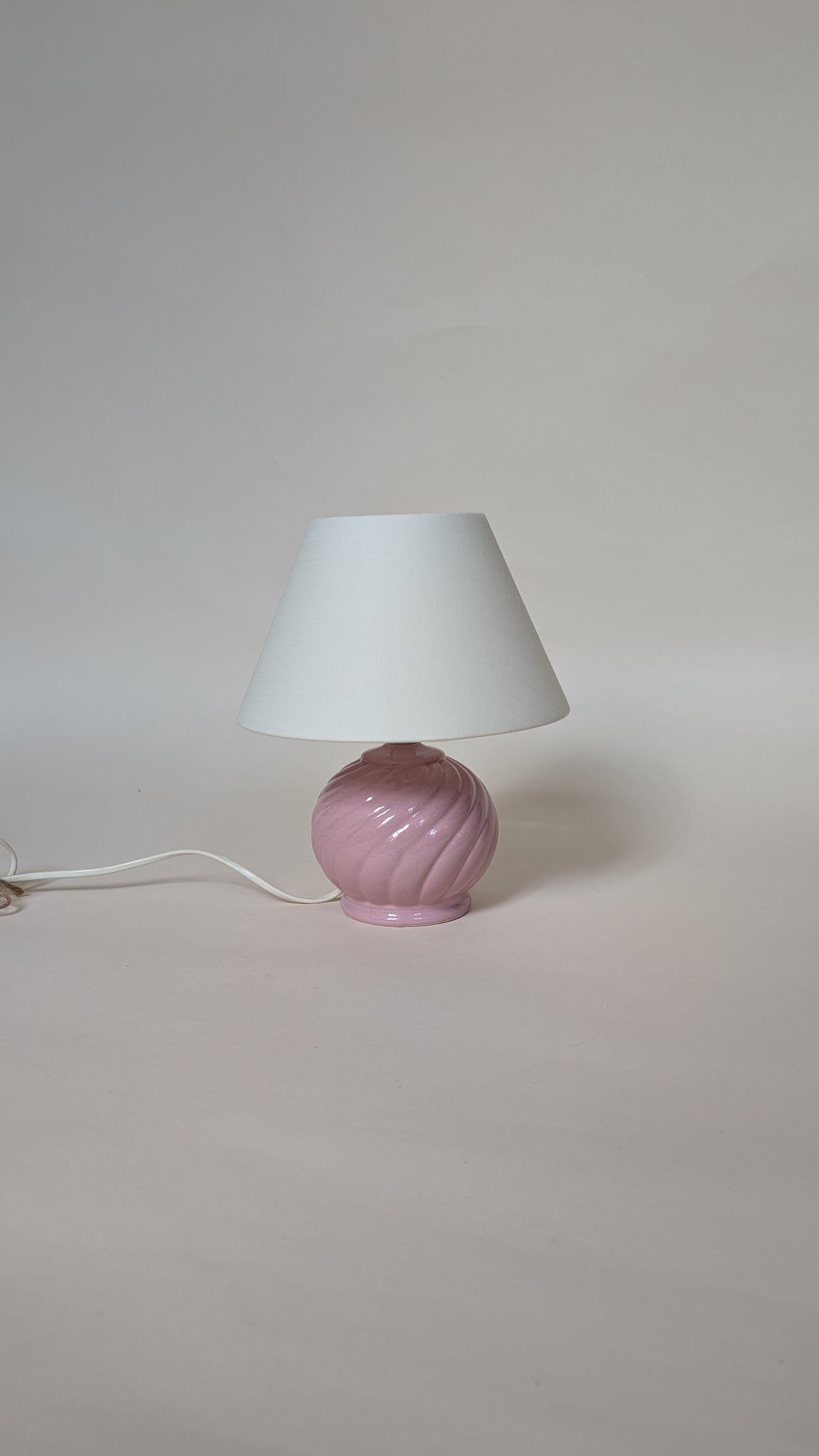 LAMPE EN CÉRAMIQUE ROSE