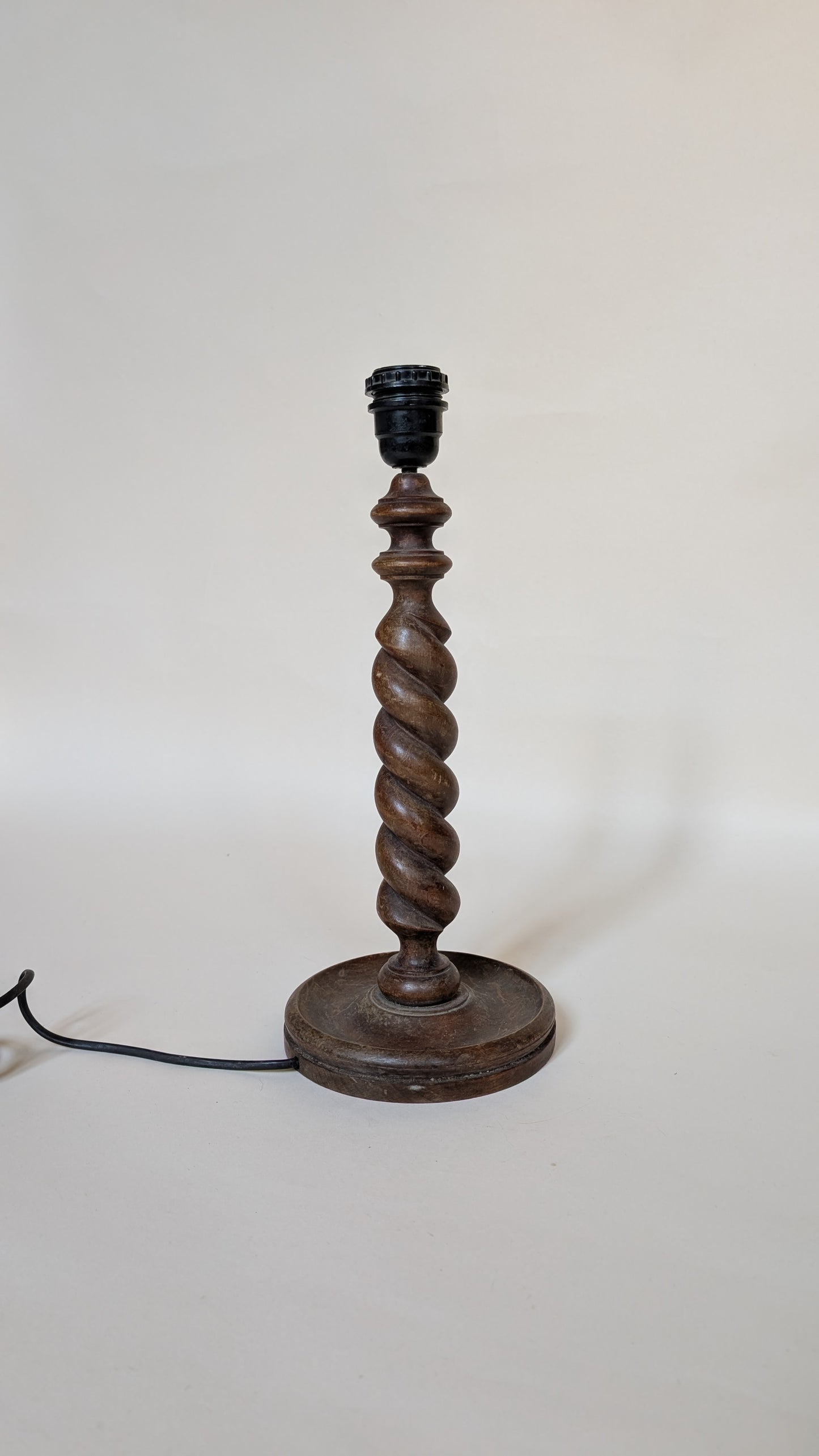 LAMPE DE TABLE EN BOIS TORSADÉ