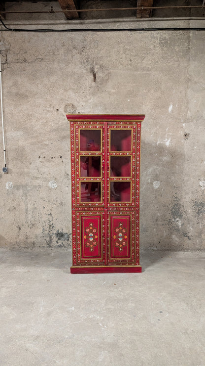 Bibliothèque vitrine d'inspiration indienne