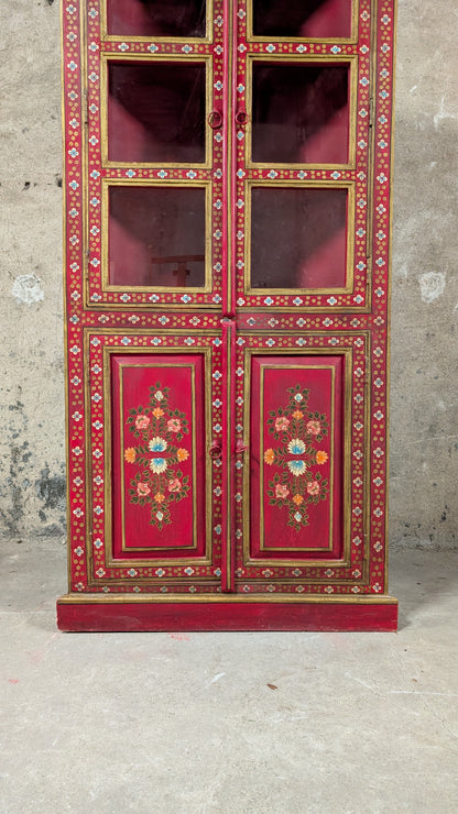 Bibliothèque vitrine d'inspiration indienne