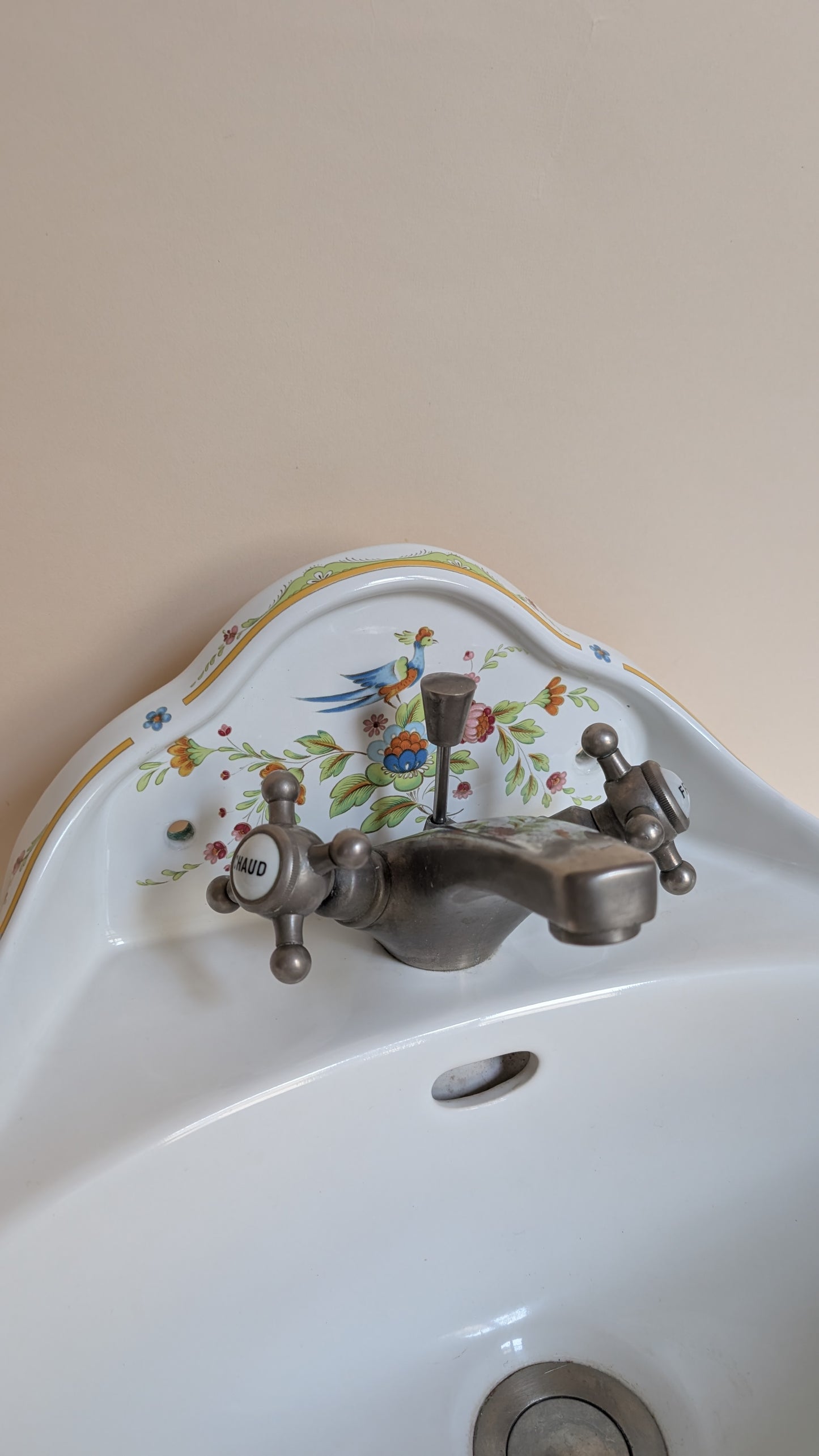 Ensemble de salle de bain en céramique peinte