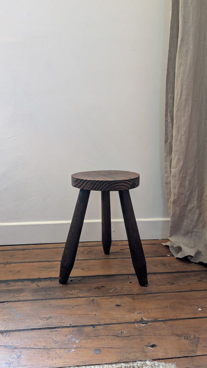 Tabouret tripode