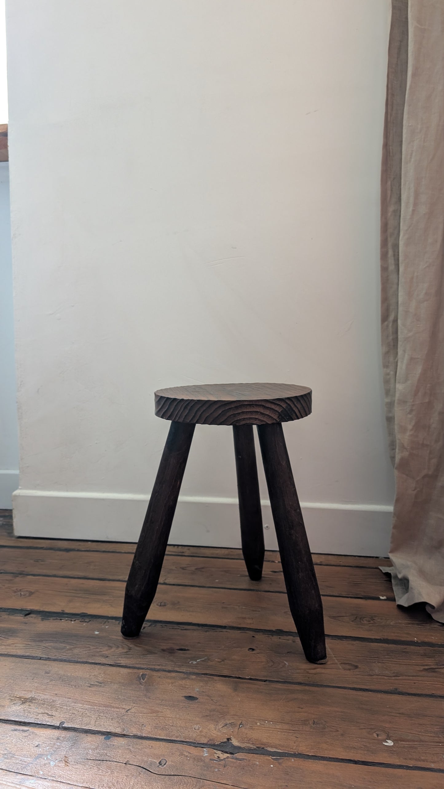 Tabouret tripode