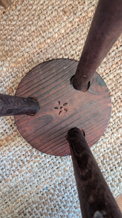 Tabouret tripode