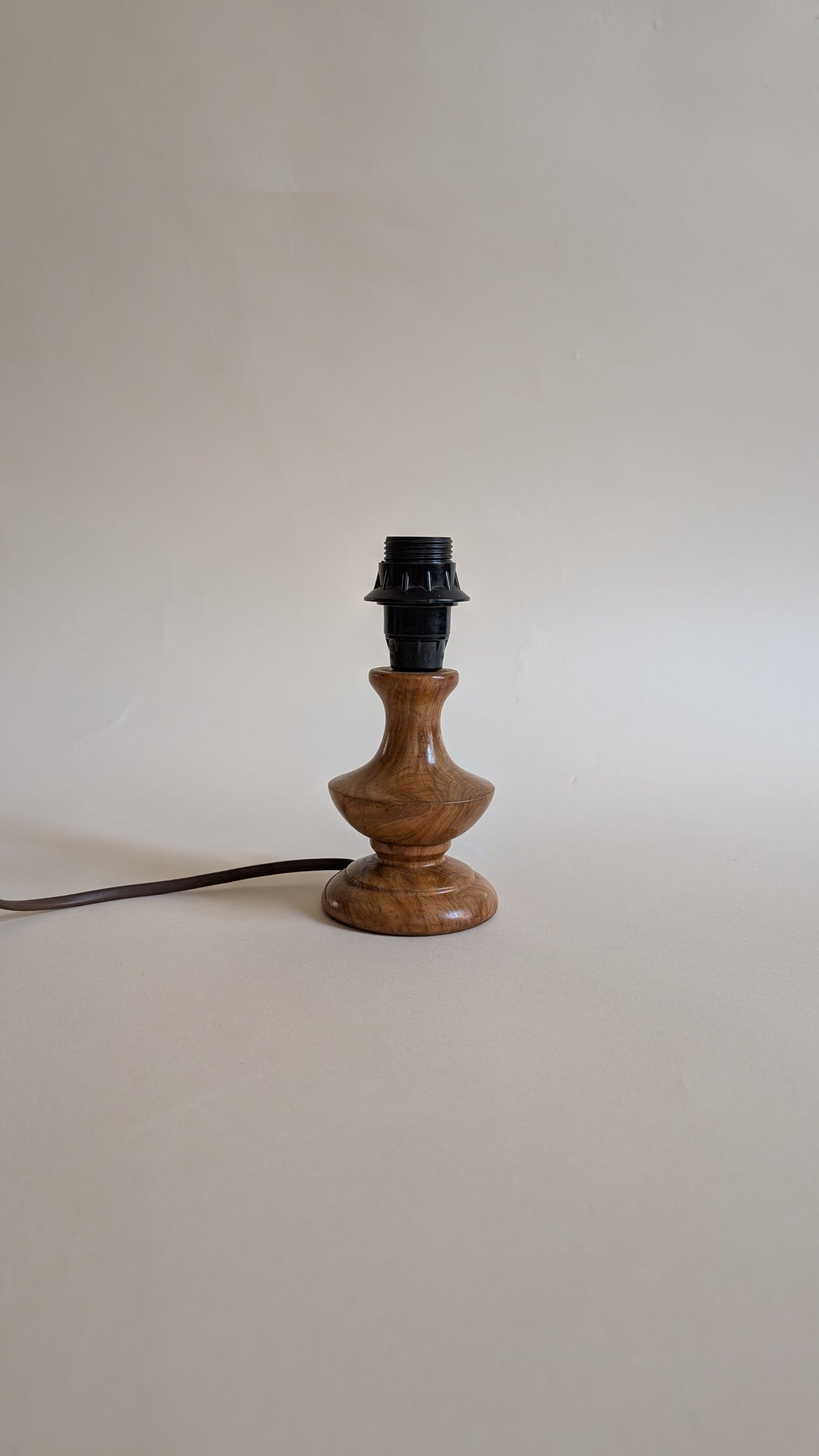 Petit pied de lampe vintage en bois tourné