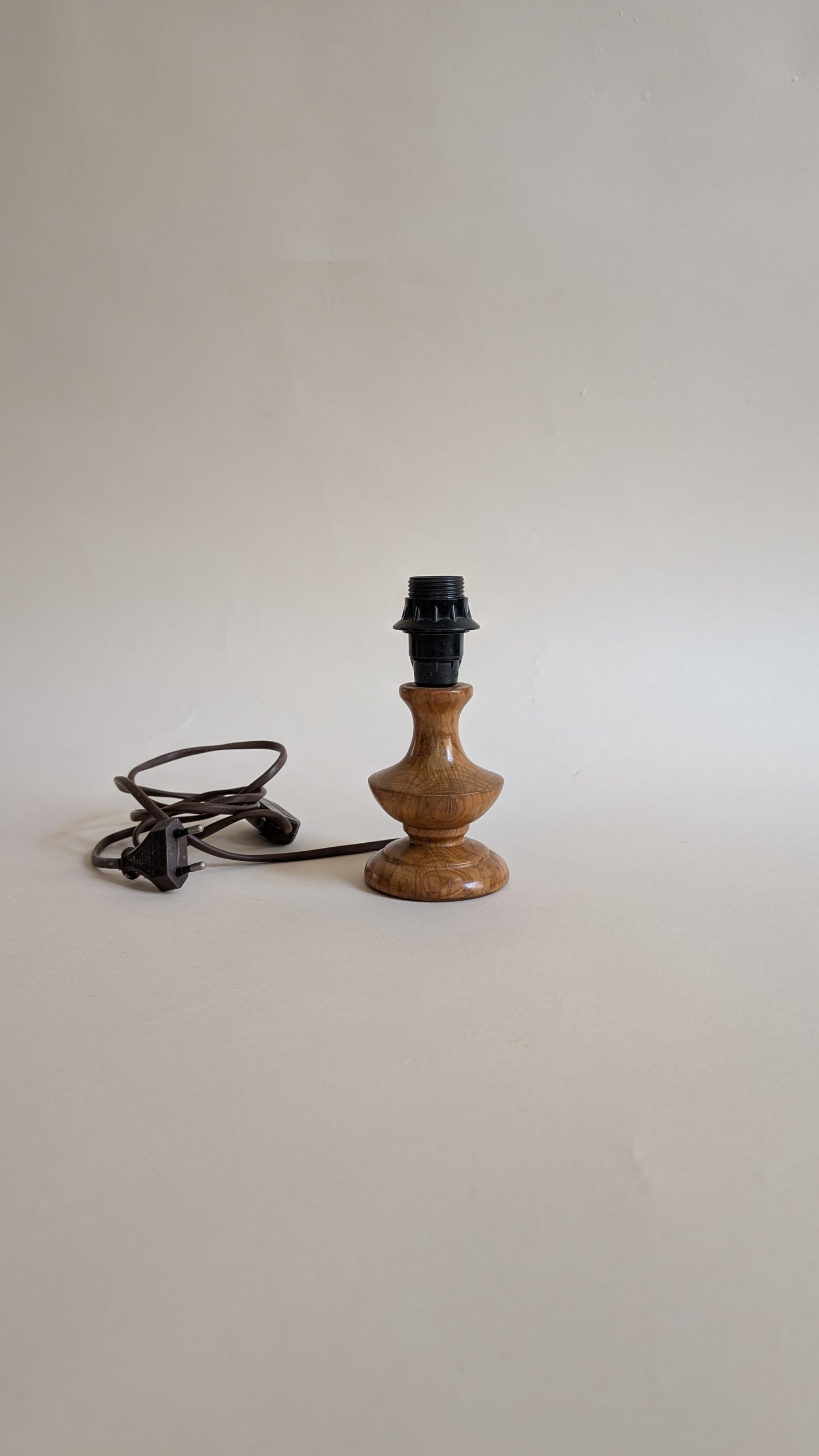 Petit pied de lampe vintage en bois tourné