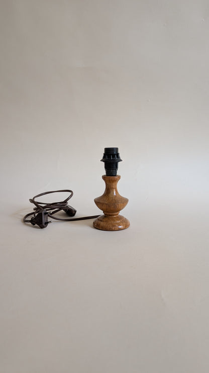Petit pied de lampe vintage en bois tourné