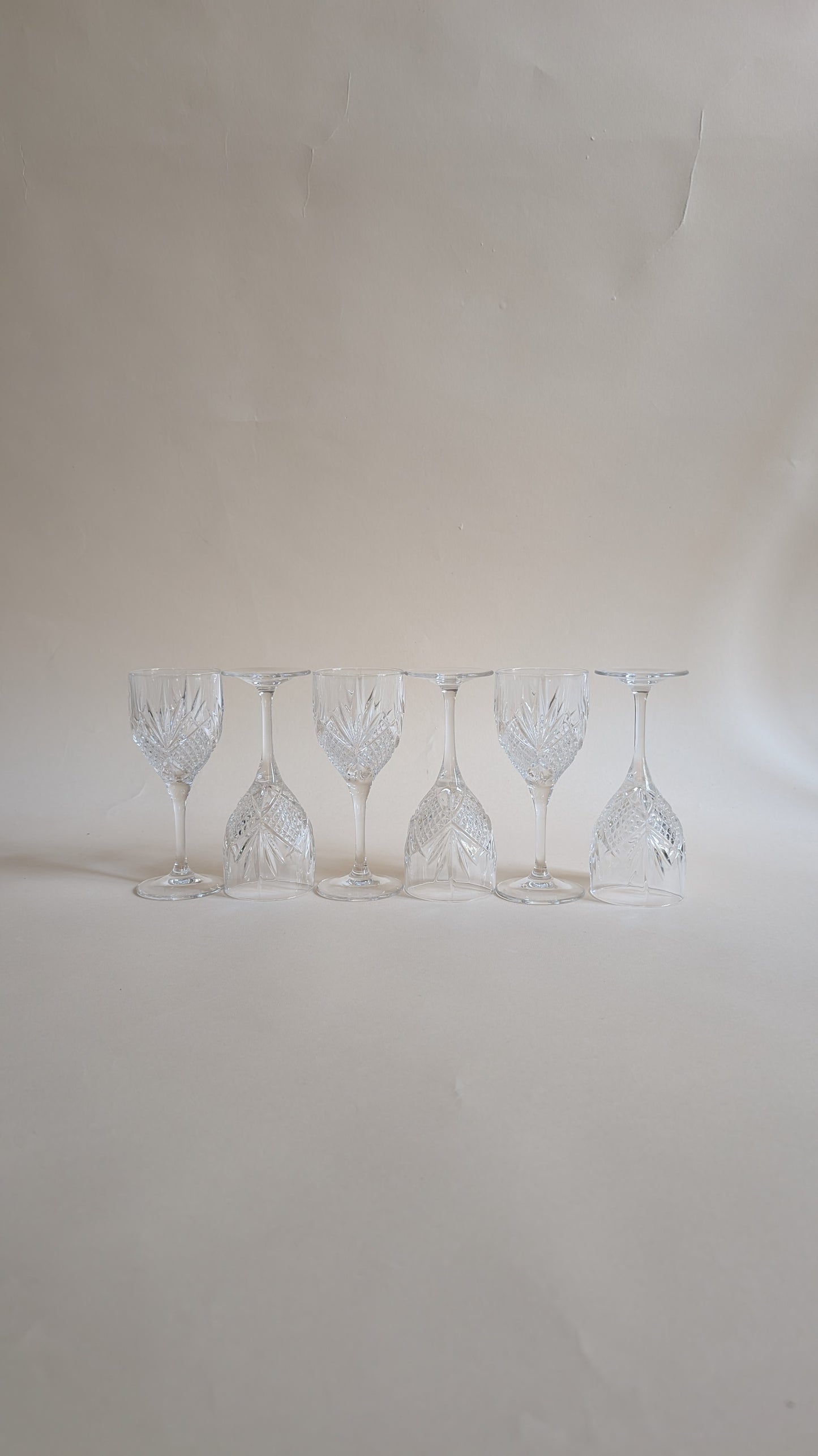 Série de 6 verres à vin en cristal taillé