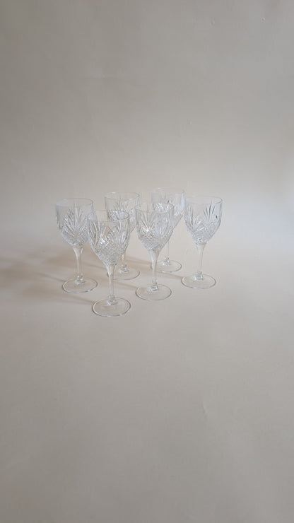 Série de 6 verres à vin en cristal taillé