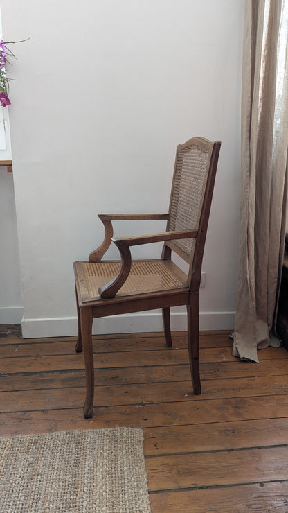 Fauteuil ancien de style Louis XVI en bois et cannage